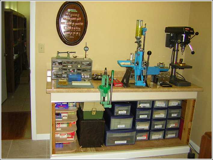 I finally found enough time to organize my new reloading bench.